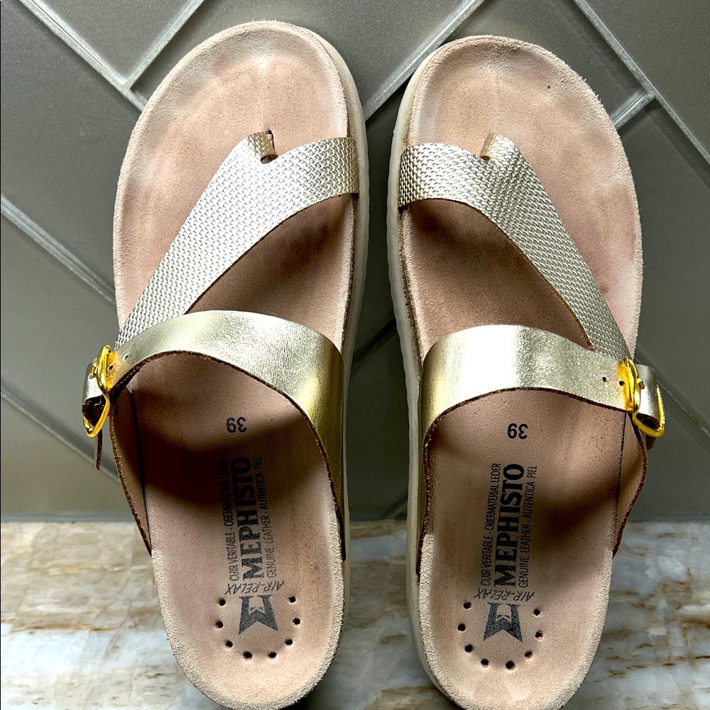 Mephisto Helen Metallic Gold Sandals Women’s. Size 39. Light wear.